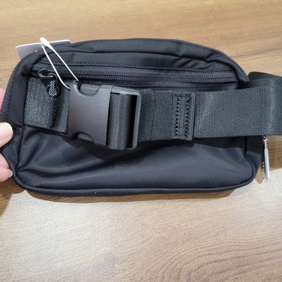 Lululemon 1L everywhere belt bag black - Picture 12 of 16